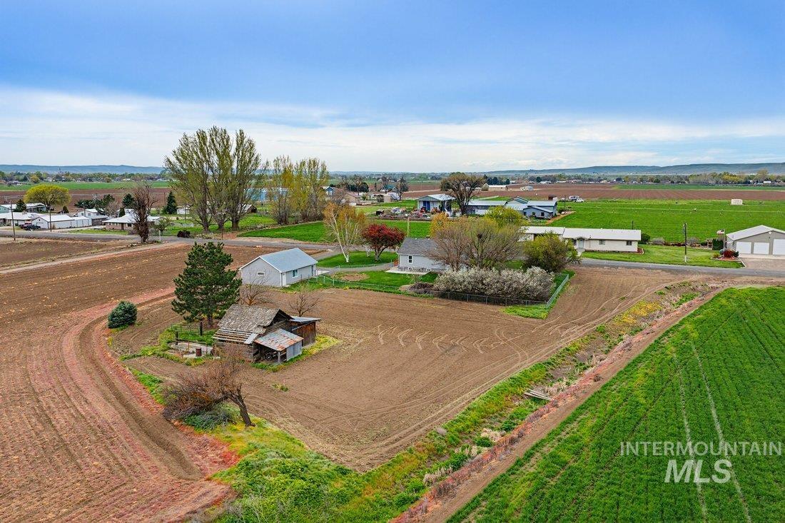1112 Indianhead Rd, Weiser, Idaho 83672, 3 Bedrooms, 2 Bathrooms, Residential For Sale, Price $559,000,MLS 98998895