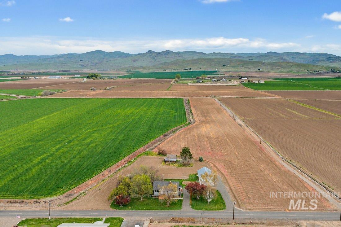 1112 Indianhead Rd, Weiser, Idaho 83672, 3 Bedrooms, 2 Bathrooms, Residential For Sale, Price $559,000,MLS 98998895