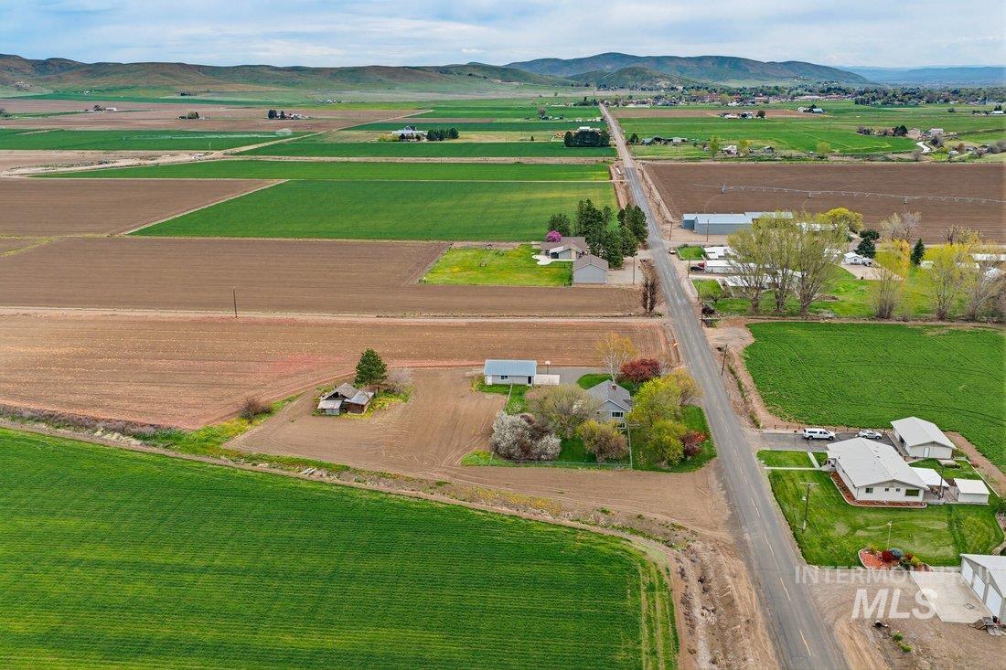 1112 Indianhead Rd, Weiser, Idaho 83672, 3 Bedrooms, 2 Bathrooms, Residential For Sale, Price $559,000,MLS 98998895