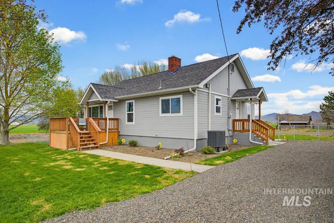 1112 Indianhead Rd, Weiser, Idaho 83672, 3 Bedrooms, 2 Bathrooms, Residential For Sale, Price $559,000,MLS 98998895
