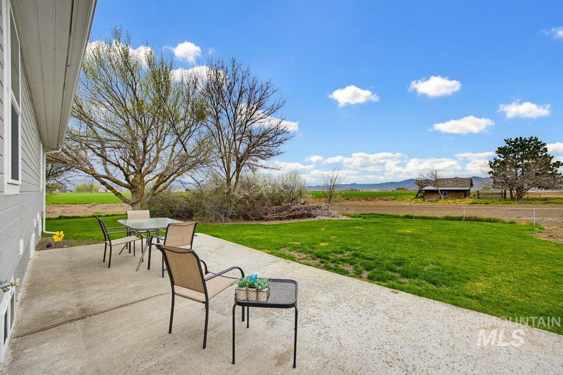 1112 Indianhead Rd, Weiser, Idaho 83672, 3 Bedrooms, 2 Bathrooms, Residential For Sale, Price $559,000,MLS 98998895