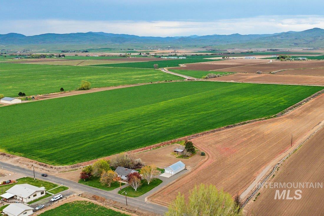 1112 Indianhead Rd, Weiser, Idaho 83672, 3 Bedrooms, 2 Bathrooms, Residential For Sale, Price $559,000,MLS 98998895