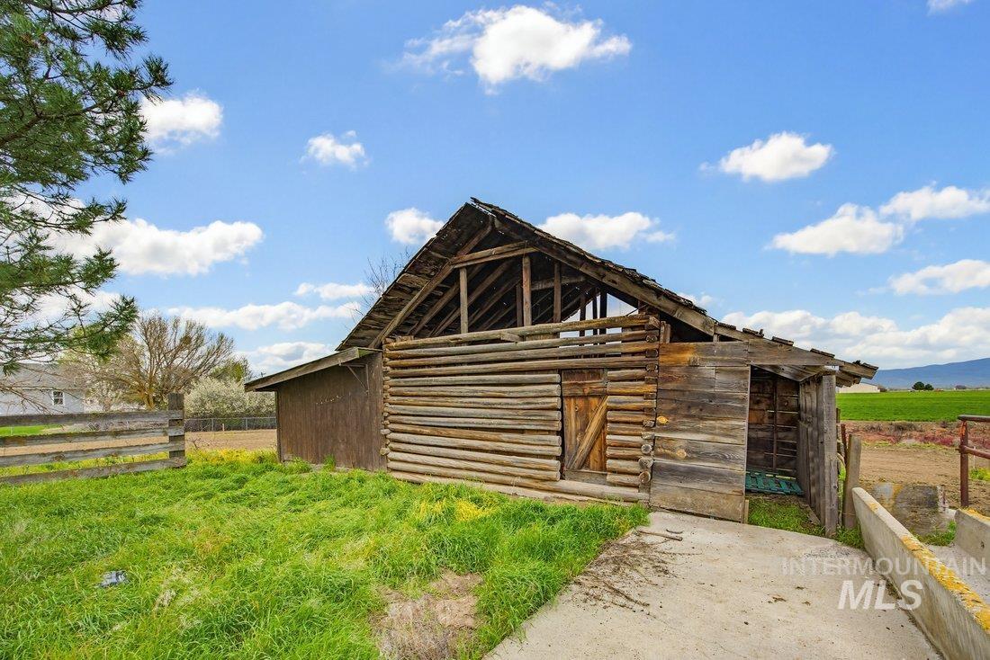 1112 Indianhead Rd, Weiser, Idaho 83672, 3 Bedrooms, 2 Bathrooms, Residential For Sale, Price $559,000,MLS 98998895