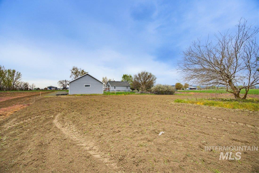 1112 Indianhead Rd, Weiser, Idaho 83672, 3 Bedrooms, 2 Bathrooms, Residential For Sale, Price $559,000,MLS 98998895