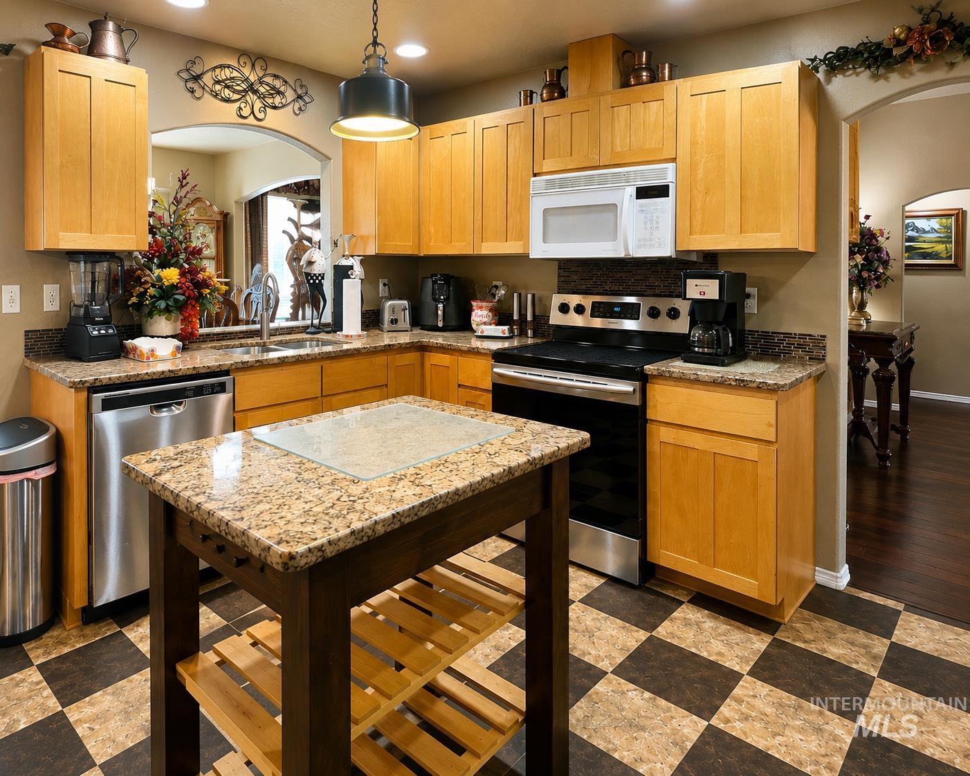 617 Cornwall, Fruitland, Idaho 83619, 4 Bedrooms, 2 Bathrooms, Residential For Sale, Price $465,000,MLS 98998896