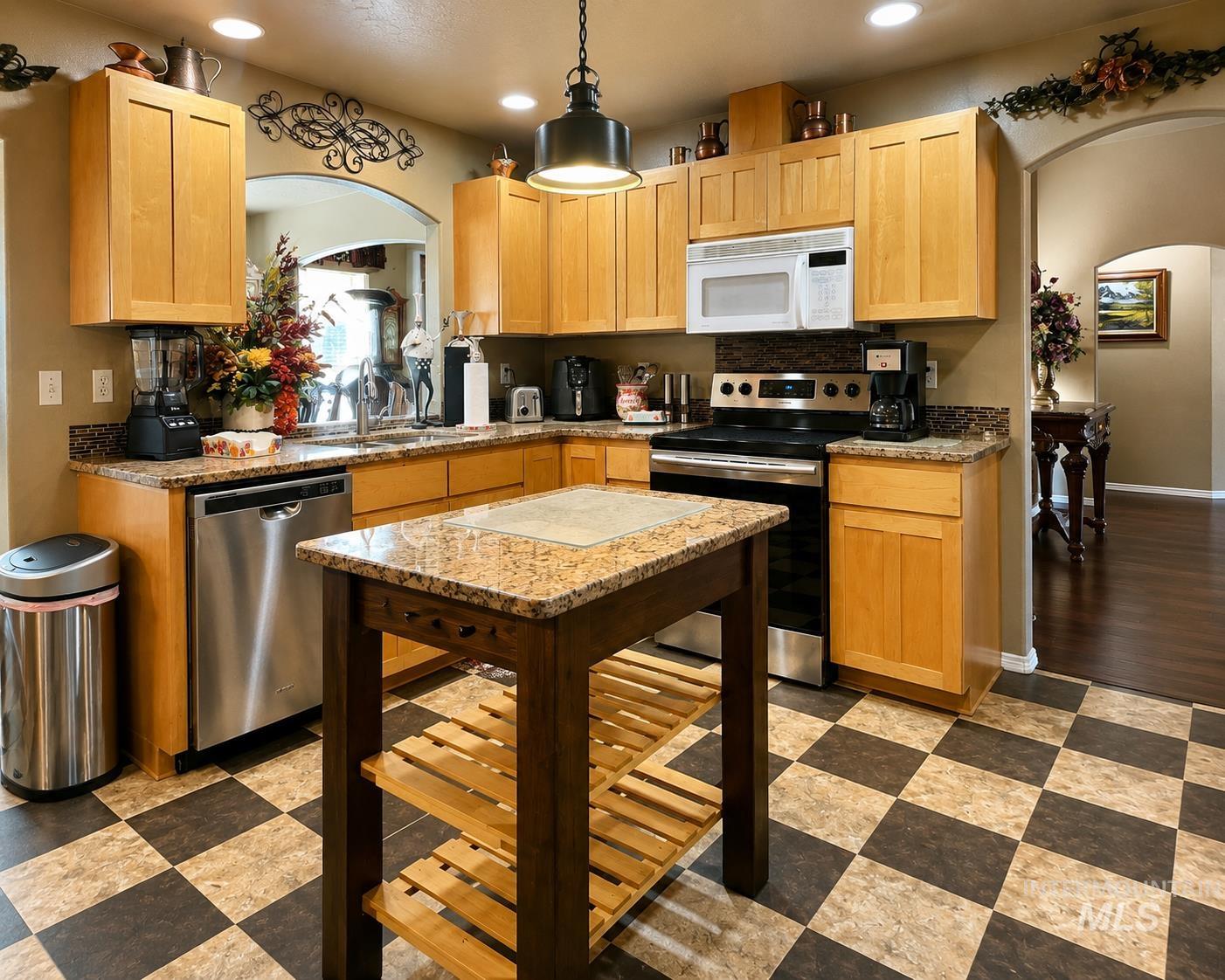 617 Cornwall, Fruitland, Idaho 83619, 4 Bedrooms, 2 Bathrooms, Residential For Sale, Price $465,000,MLS 98998896