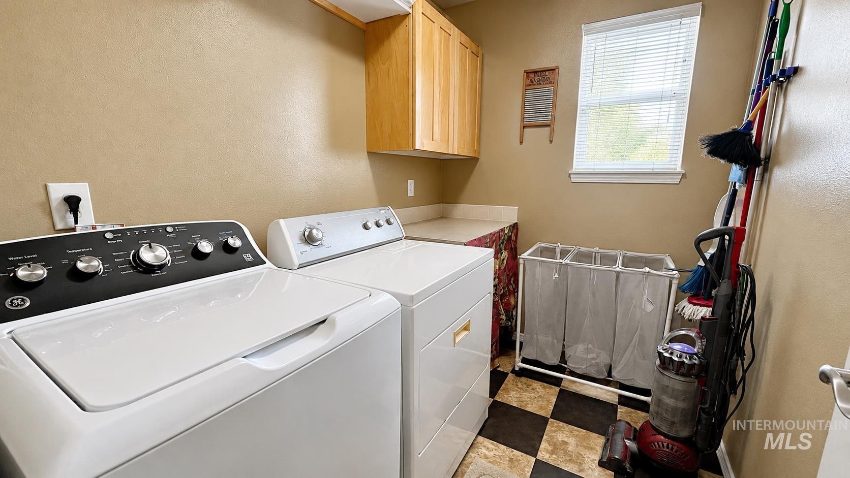 617 Cornwall, Fruitland, Idaho 83619, 4 Bedrooms, 2 Bathrooms, Residential For Sale, Price $465,000,MLS 98998896