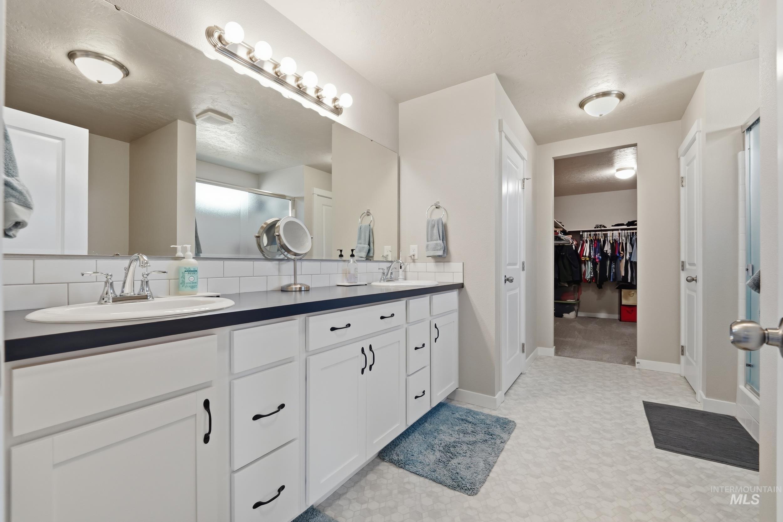 4026 E Hawk Ridge Dr, Nampa, Idaho 83686, 4 Bedrooms, 2.5 Bathrooms, Residential For Sale, Price $525,000,MLS 98998897