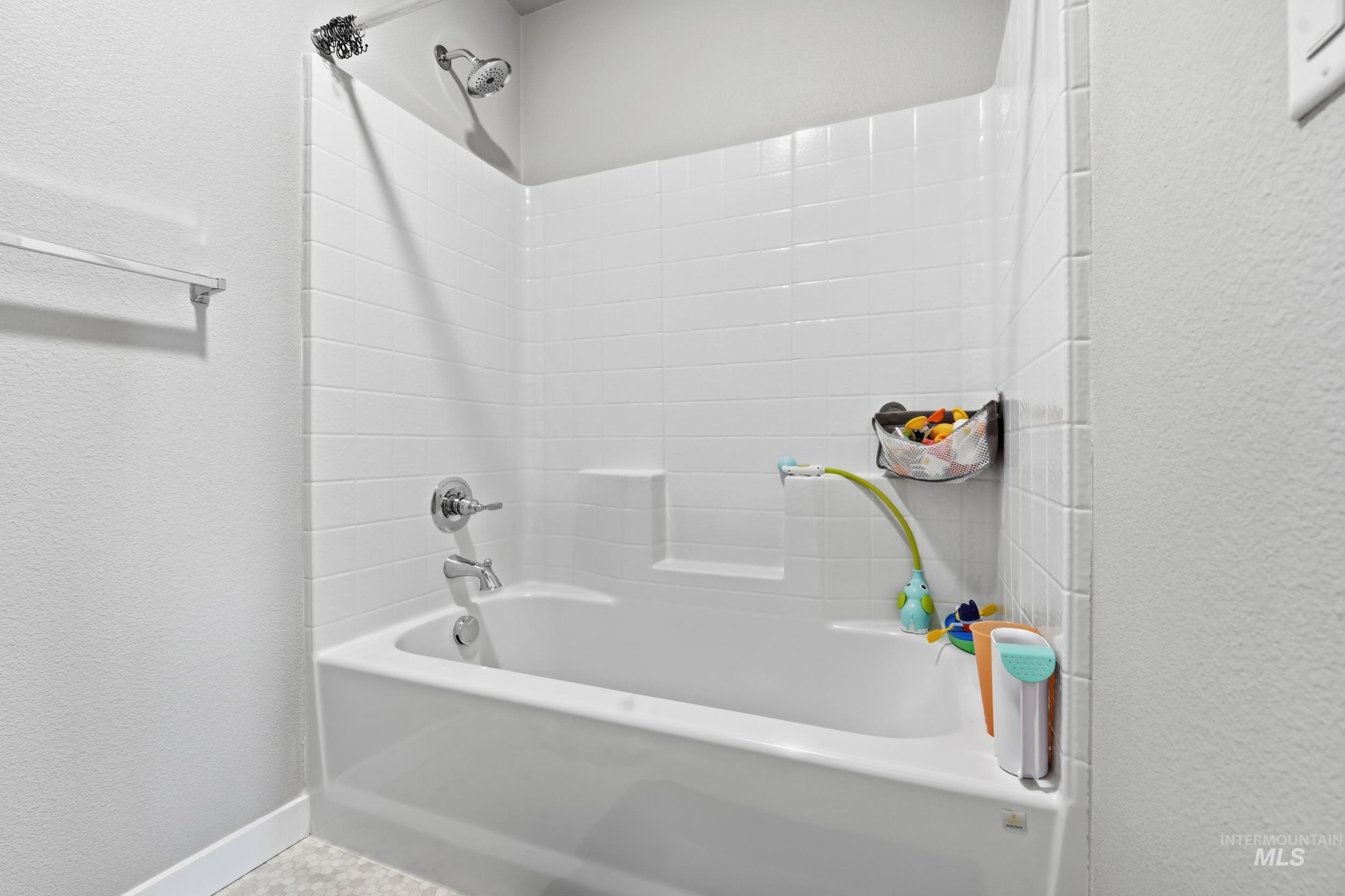 4026 E Hawk Ridge Dr, Nampa, Idaho 83686, 4 Bedrooms, 2.5 Bathrooms, Residential For Sale, Price $525,000,MLS 98998897
