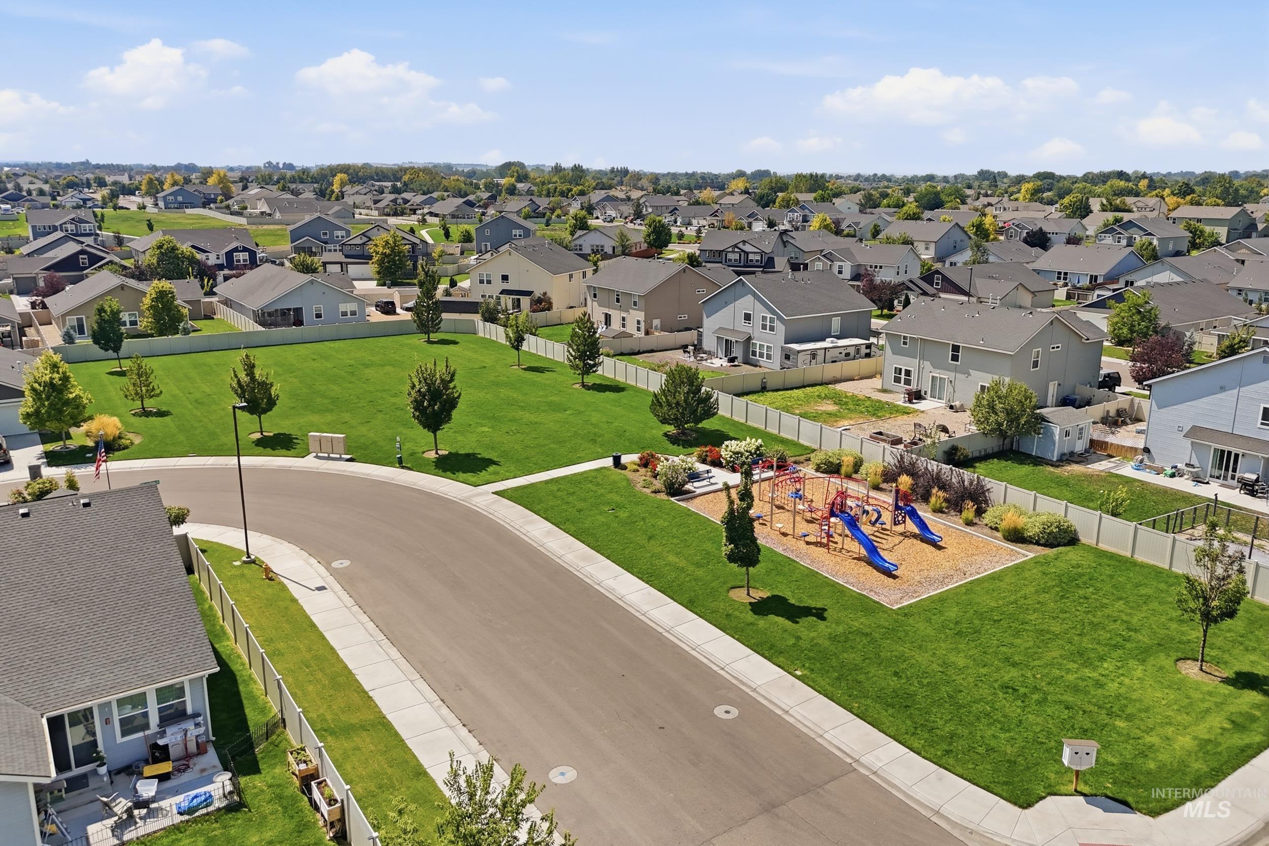 4026 E Hawk Ridge Dr, Nampa, Idaho 83686, 4 Bedrooms, 2.5 Bathrooms, Residential For Sale, Price $525,000,MLS 98998897