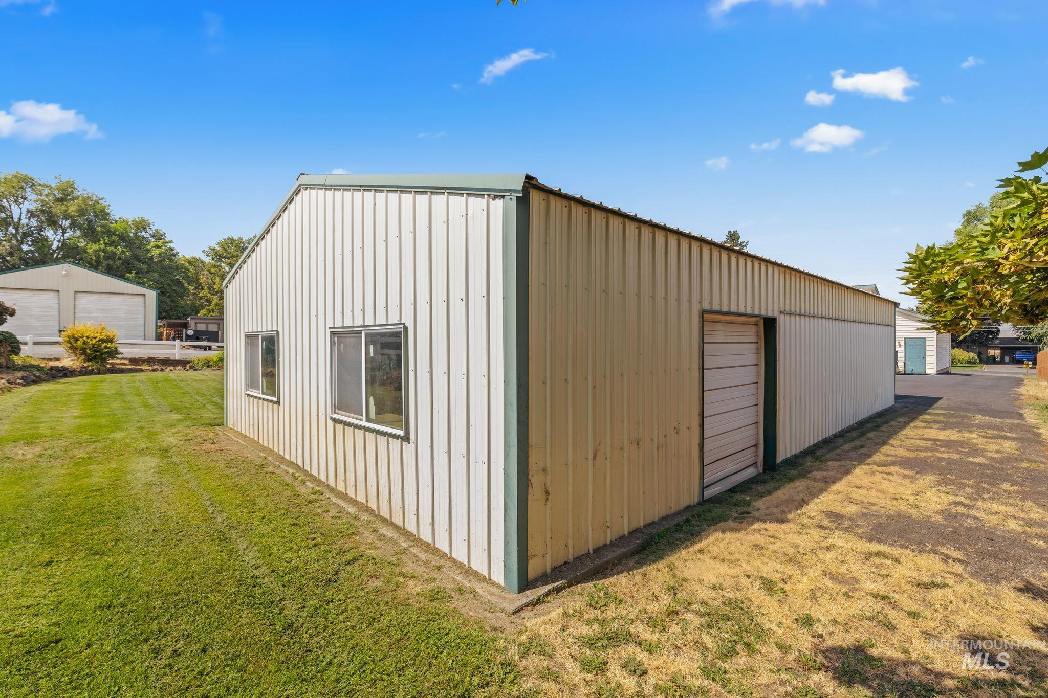 2028 Grelle Ave, Lewiston, Idaho 83501, 3 Bedrooms, 2 Bathrooms, Residential For Sale, Price $535,000,MLS 98998898