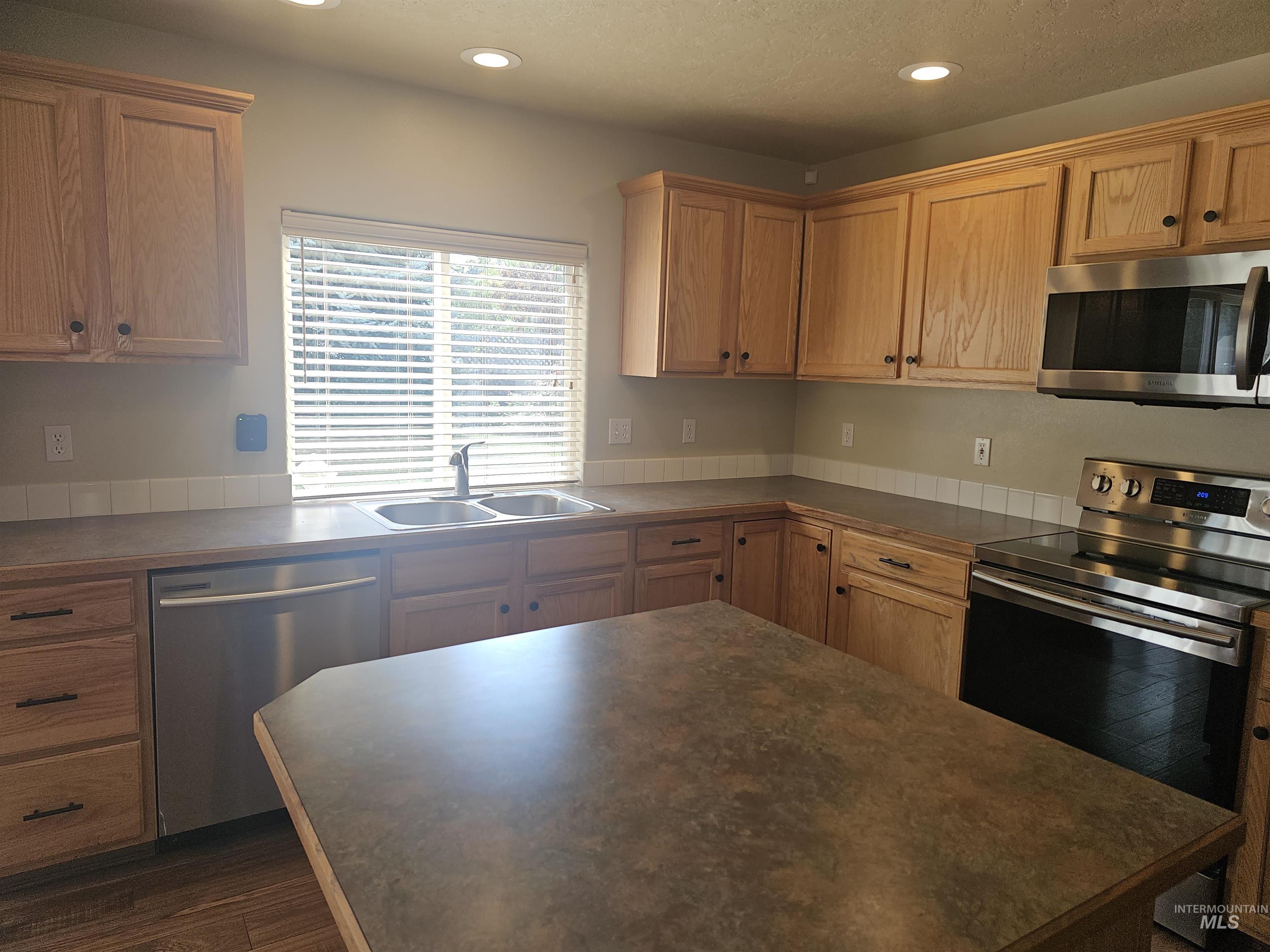 12105 W Kings Canyon St, Boise, Idaho 83709, 4 Bedrooms, 2.5 Bathrooms, Residential For Sale, Price $575,000,MLS 98998900
