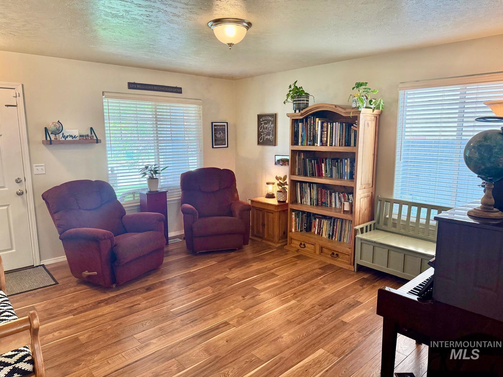12105 W Kings Canyon St, Boise, Idaho 83709, 4 Bedrooms, 2.5 Bathrooms, Residential For Sale, Price $575,000,MLS 98998900