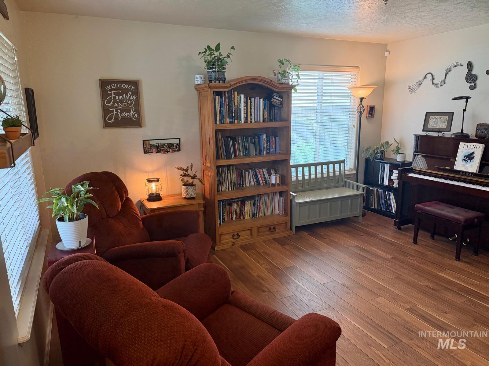 12105 W Kings Canyon St, Boise, Idaho 83709, 4 Bedrooms, 2.5 Bathrooms, Residential For Sale, Price $575,000,MLS 98998900