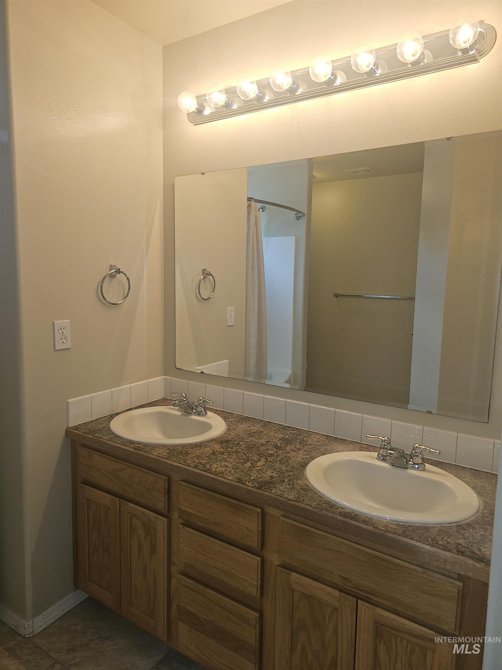 12105 W Kings Canyon St, Boise, Idaho 83709, 4 Bedrooms, 2.5 Bathrooms, Residential For Sale, Price $575,000,MLS 98998900