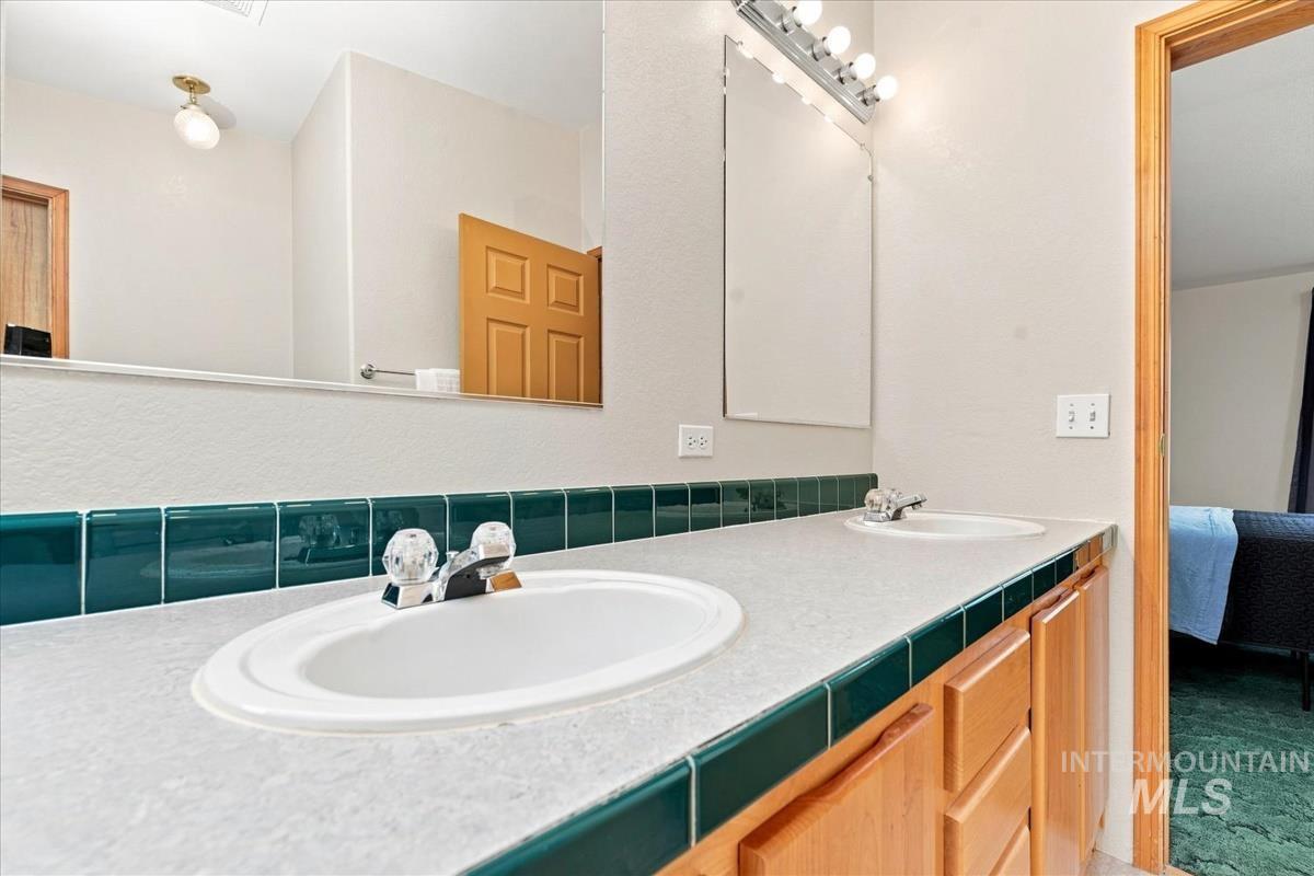 175 N 12th E, Mountain Home, Idaho 83647, 3 Bedrooms, 2 Bathrooms, Residential For Sale, Price $290,000,MLS 98998905
