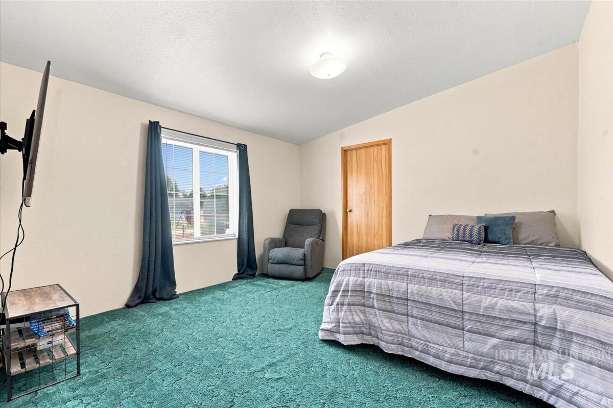 175 N 12th E, Mountain Home, Idaho 83647, 3 Bedrooms, 2 Bathrooms, Residential For Sale, Price $290,000,MLS 98998905