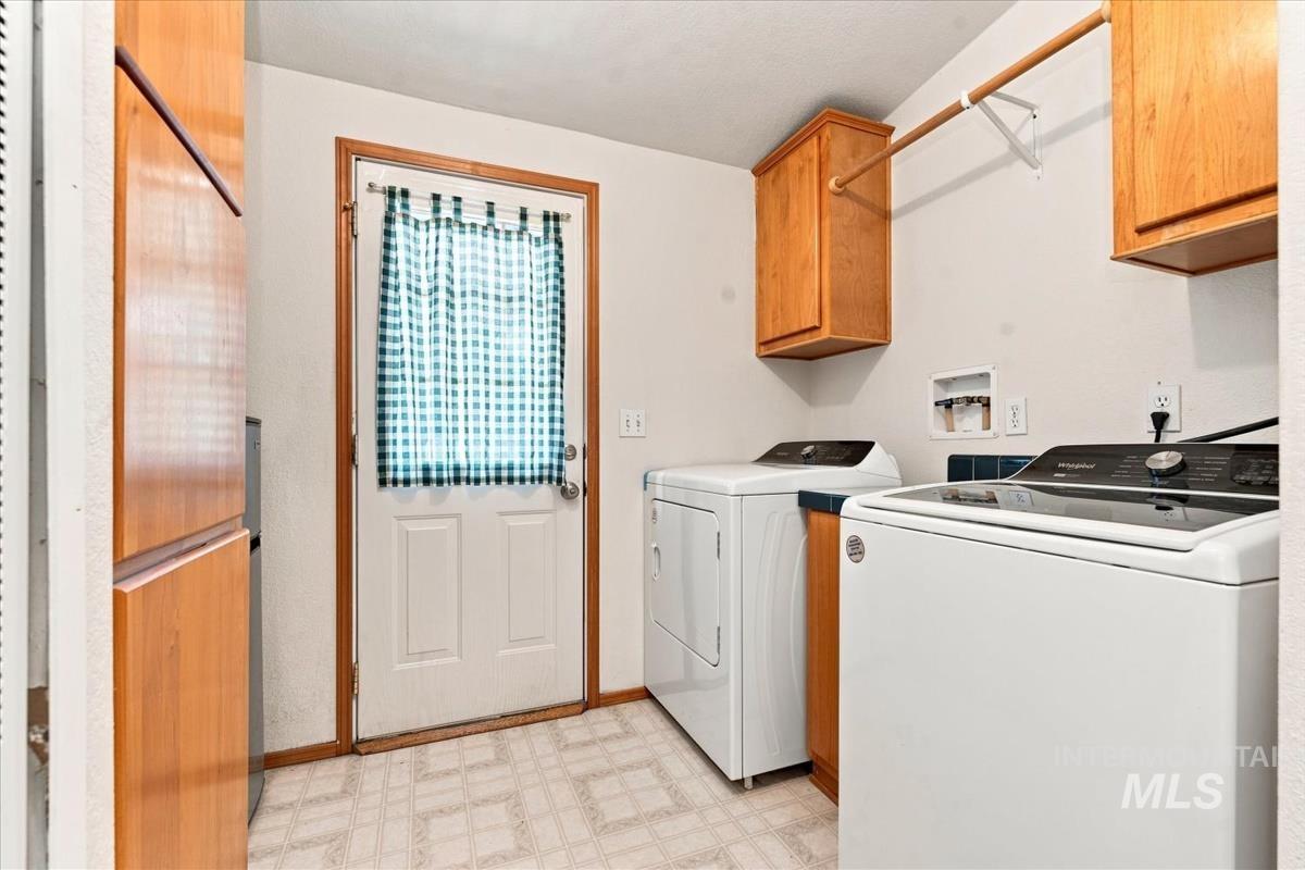 175 N 12th E, Mountain Home, Idaho 83647, 3 Bedrooms, 2 Bathrooms, Residential For Sale, Price $290,000,MLS 98998905