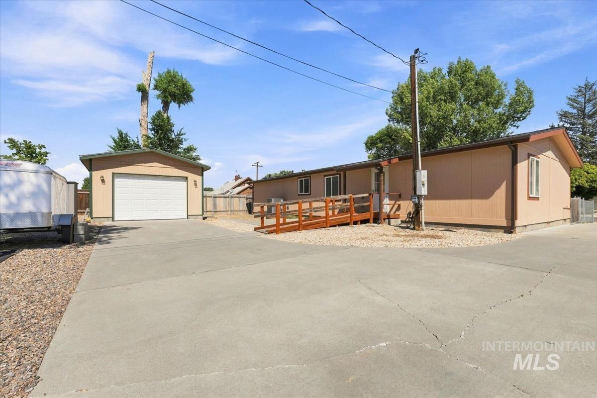 175 N 12th E, Mountain Home, Idaho 83647, 3 Bedrooms, 2 Bathrooms, Residential For Sale, Price $290,000,MLS 98998905