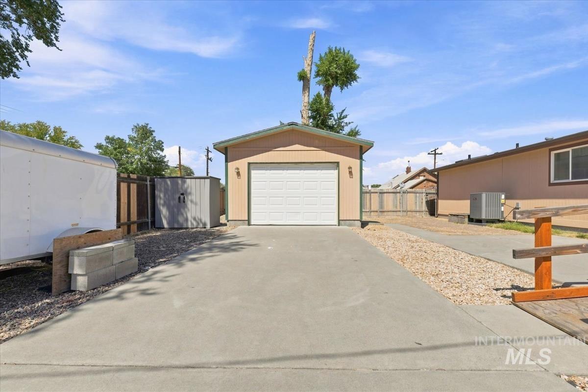 175 N 12th E, Mountain Home, Idaho 83647, 3 Bedrooms, 2 Bathrooms, Residential For Sale, Price $290,000,MLS 98998905