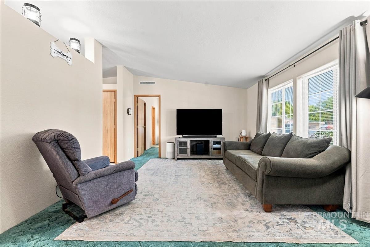 175 N 12th E, Mountain Home, Idaho 83647, 3 Bedrooms, 2 Bathrooms, Residential For Sale, Price $290,000,MLS 98998905