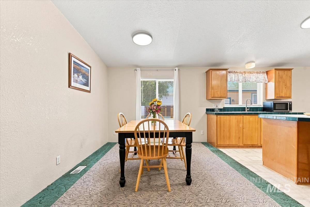 175 N 12th E, Mountain Home, Idaho 83647, 3 Bedrooms, 2 Bathrooms, Residential For Sale, Price $290,000,MLS 98998905