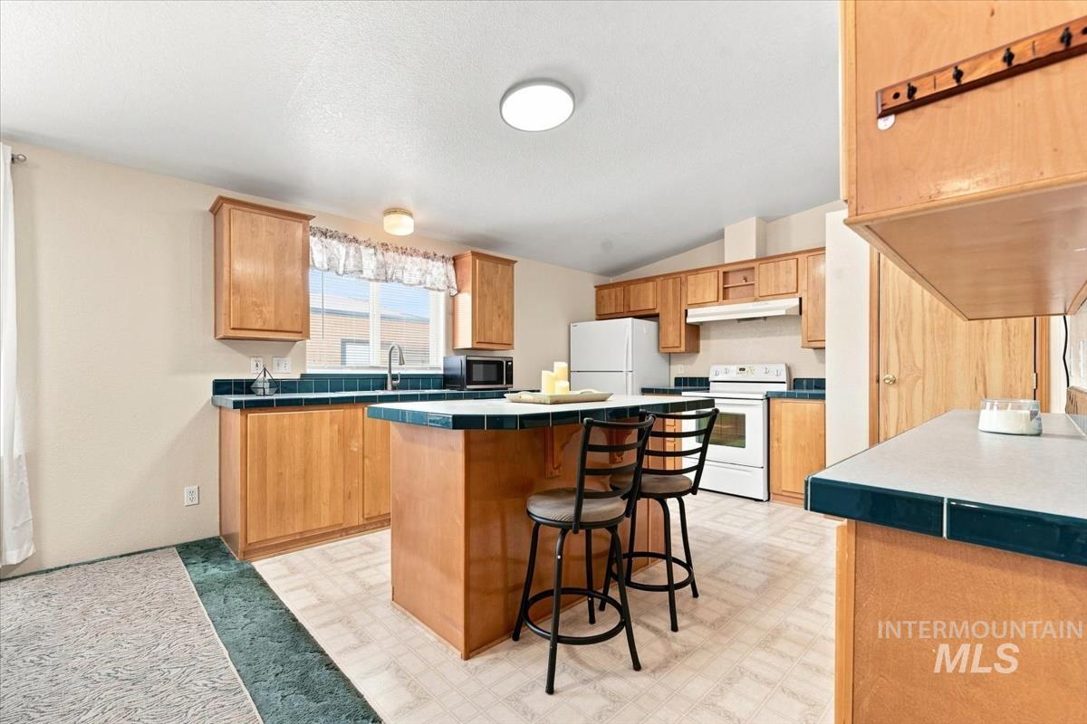 175 N 12th E, Mountain Home, Idaho 83647, 3 Bedrooms, 2 Bathrooms, Residential For Sale, Price $290,000,MLS 98998905