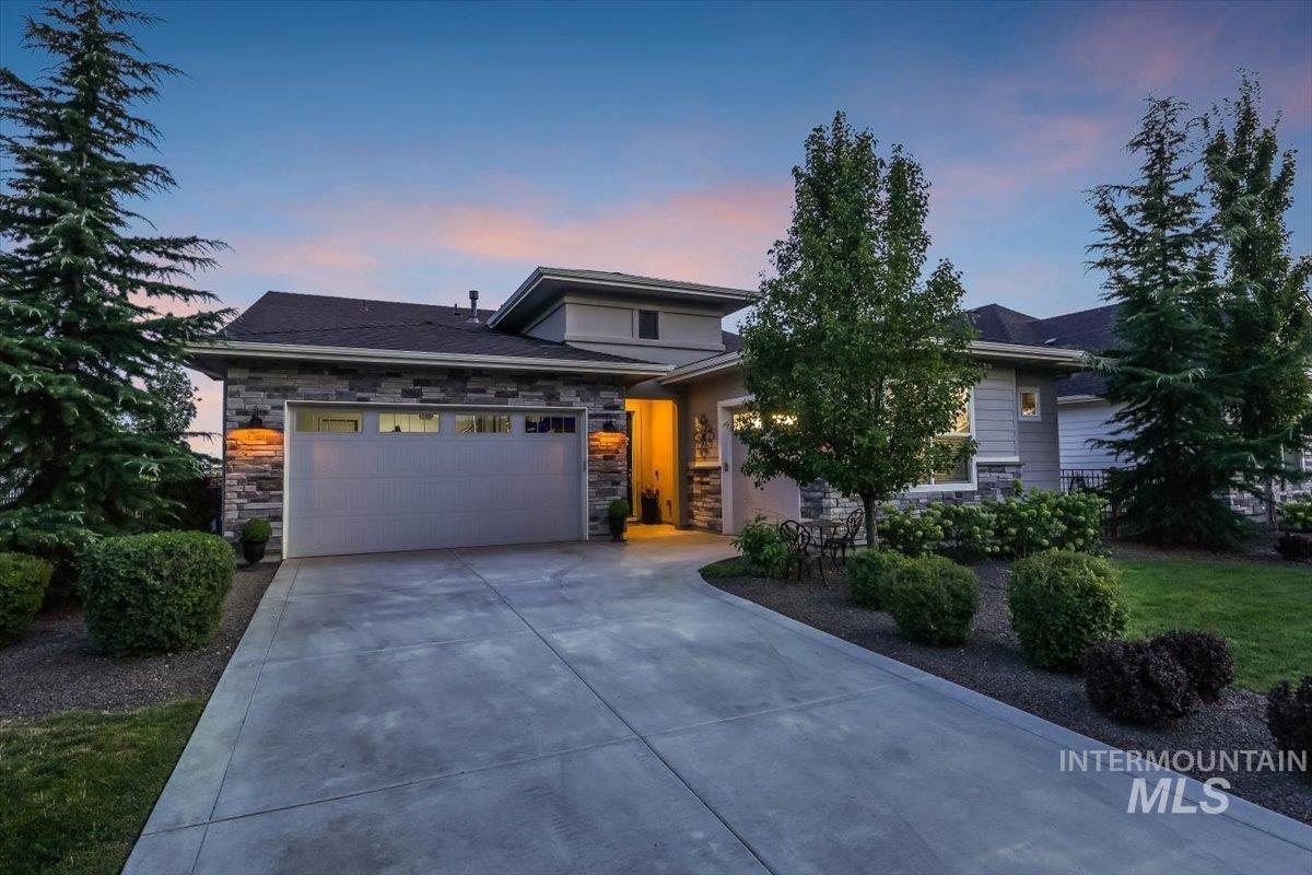 7811 W Corinthia St, Eagle, Idaho 83616, 3 Bedrooms, 2.5 Bathrooms, Residential For Sale, Price $769,000,MLS 98998907