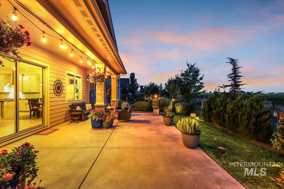 7811 W Corinthia St, Eagle, Idaho 83616, 3 Bedrooms, 2.5 Bathrooms, Residential For Sale, Price $769,000,MLS 98998907