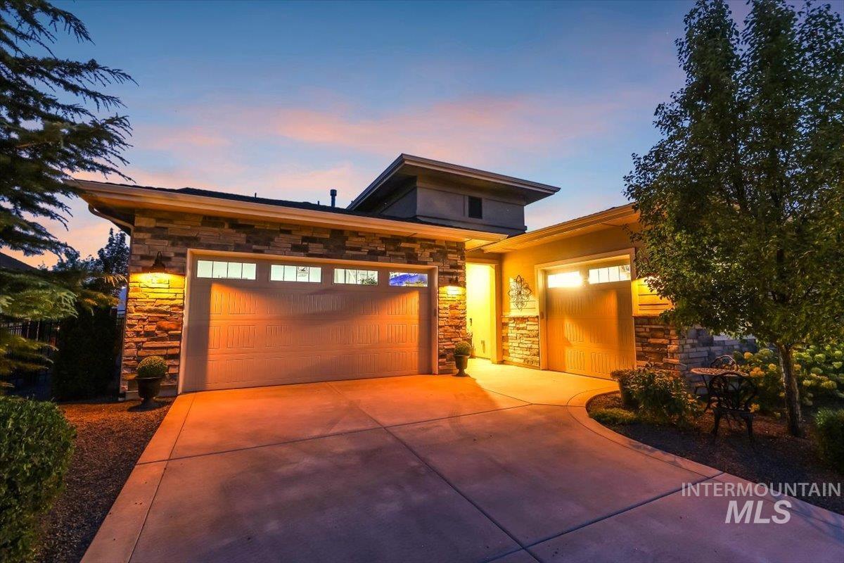 7811 W Corinthia St, Eagle, Idaho 83616, 3 Bedrooms, 2.5 Bathrooms, Residential For Sale, Price $769,000,MLS 98998907