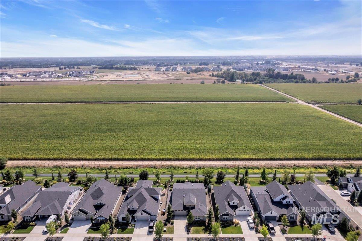 7811 W Corinthia St, Eagle, Idaho 83616, 3 Bedrooms, 2.5 Bathrooms, Residential For Sale, Price $769,000,MLS 98998907