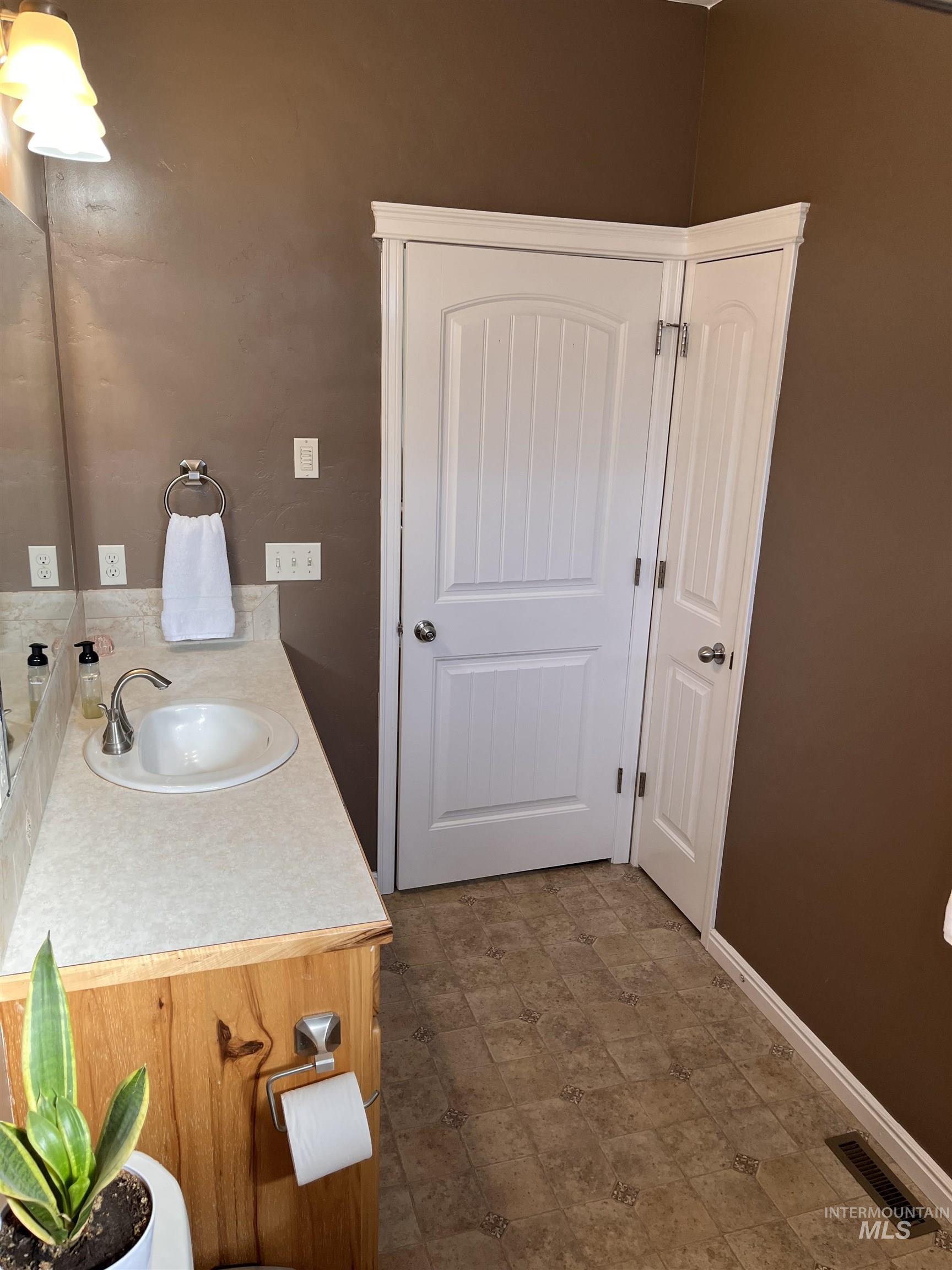 2707 Driftwood Dr., Payette, Idaho 83661, 3 Bedrooms, 2 Bathrooms, Residential For Sale, Price $429,500,MLS 98998908