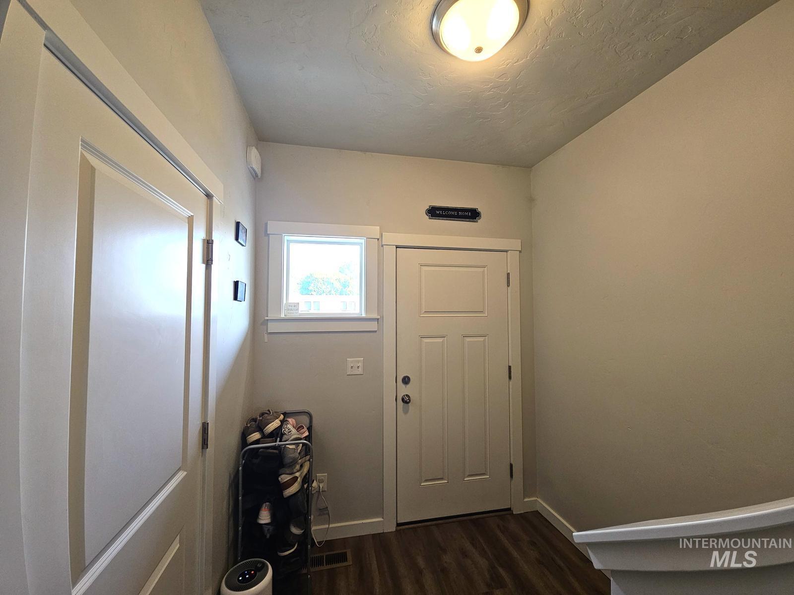 116 NE 3rd Street, Fruitland, Idaho 83619, 3 Bedrooms, 2.5 Bathrooms, Residential For Sale, Price $325,000,MLS 98998910