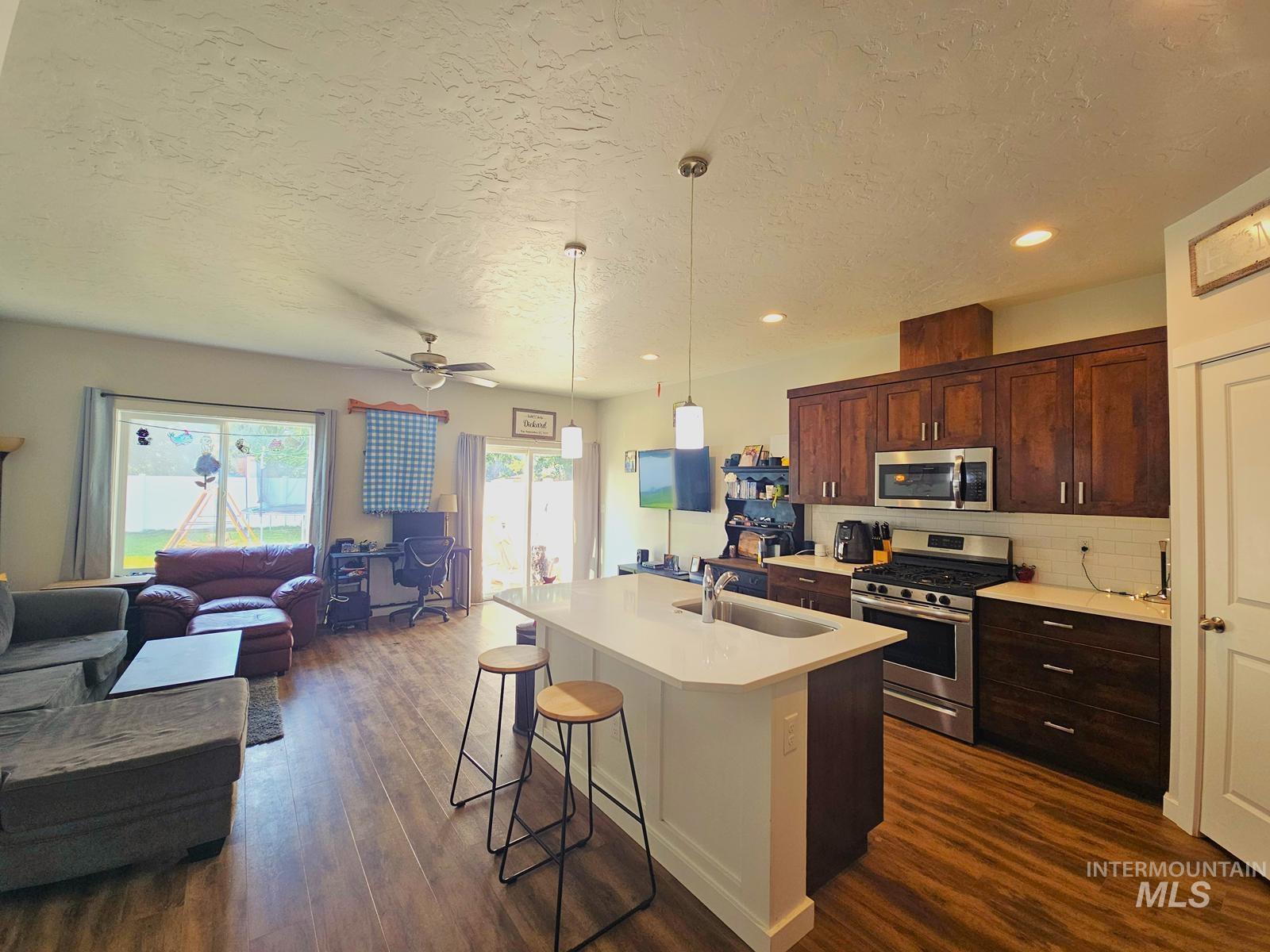 116 NE 3rd Street, Fruitland, Idaho 83619, 3 Bedrooms, 2.5 Bathrooms, Residential For Sale, Price $325,000,MLS 98998910