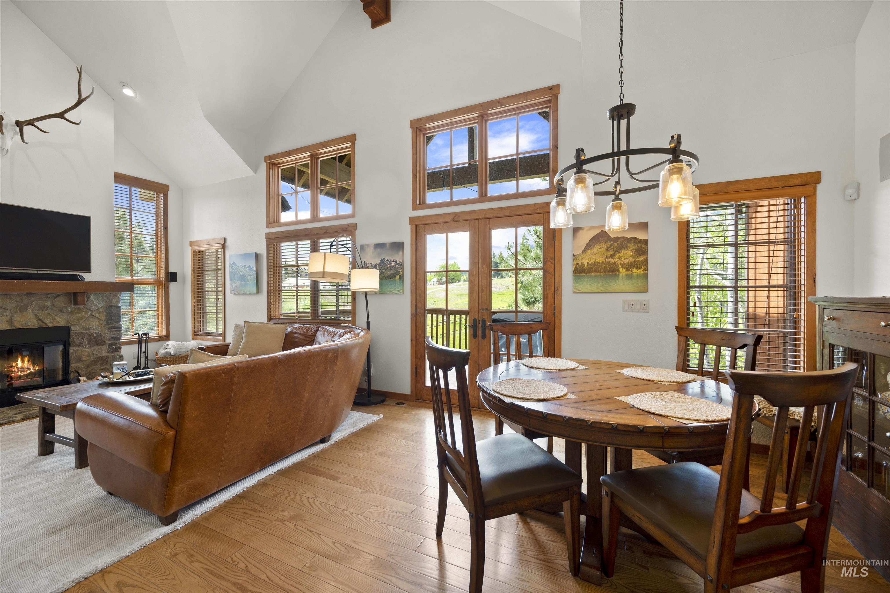 55 Golden Bar Court, Donnelly, Idaho 83615, 3 Bedrooms, 3 Bathrooms, Residential For Sale, Price $1,350,000,MLS 98998914