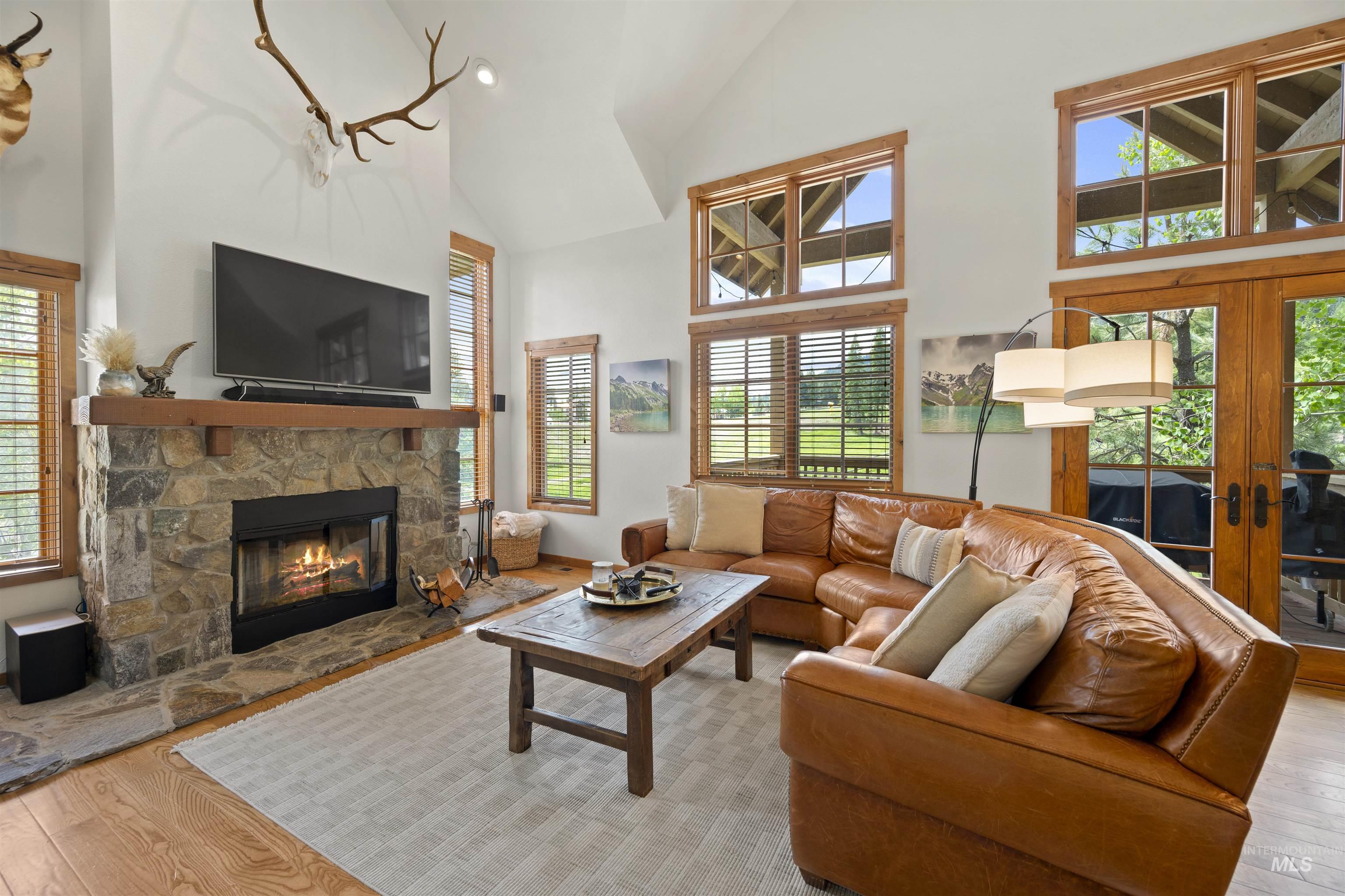 55 Golden Bar Court, Donnelly, Idaho 83615, 3 Bedrooms, 3 Bathrooms, Residential For Sale, Price $1,350,000,MLS 98998914