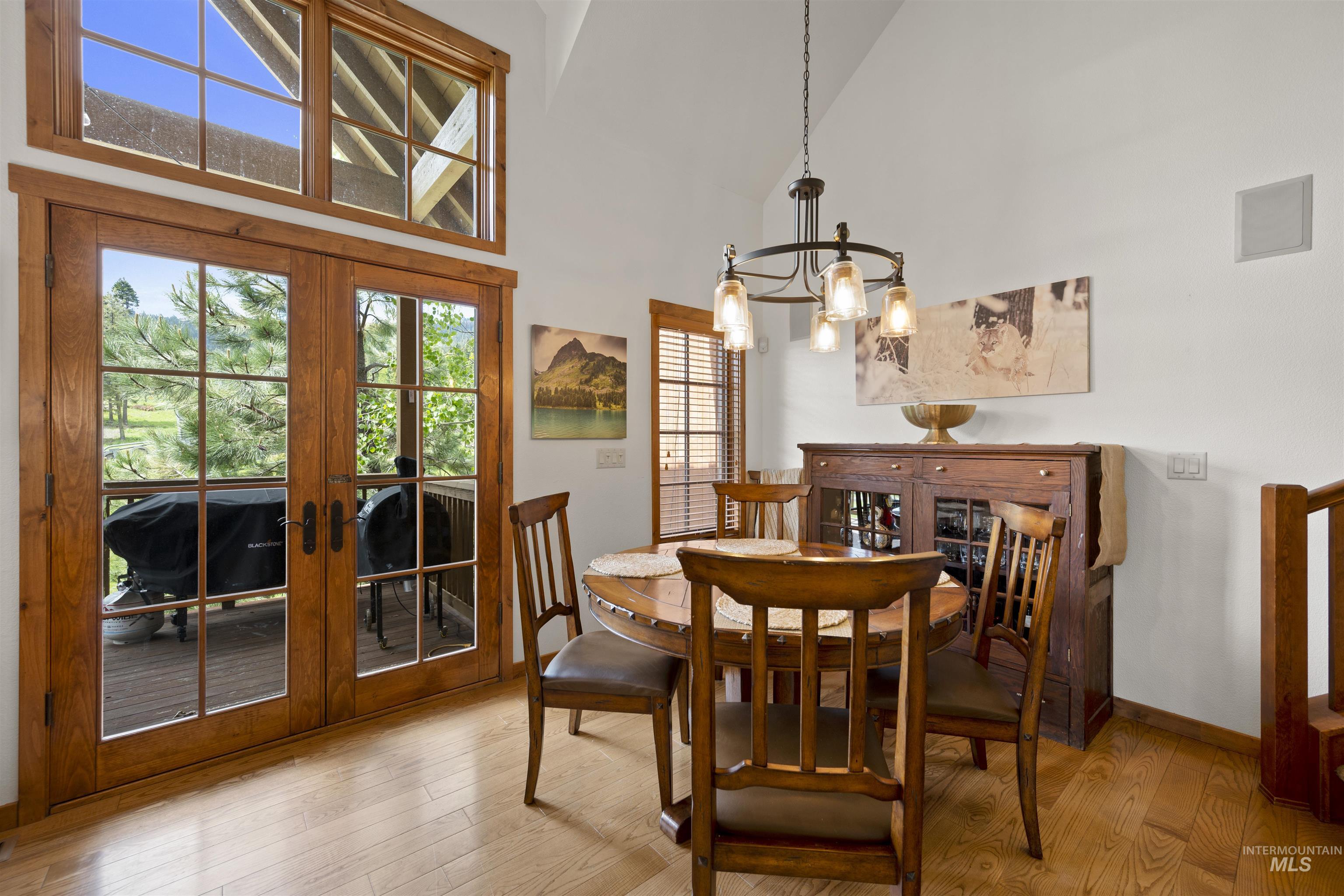 55 Golden Bar Court, Donnelly, Idaho 83615, 3 Bedrooms, 3 Bathrooms, Residential For Sale, Price $1,350,000,MLS 98998914