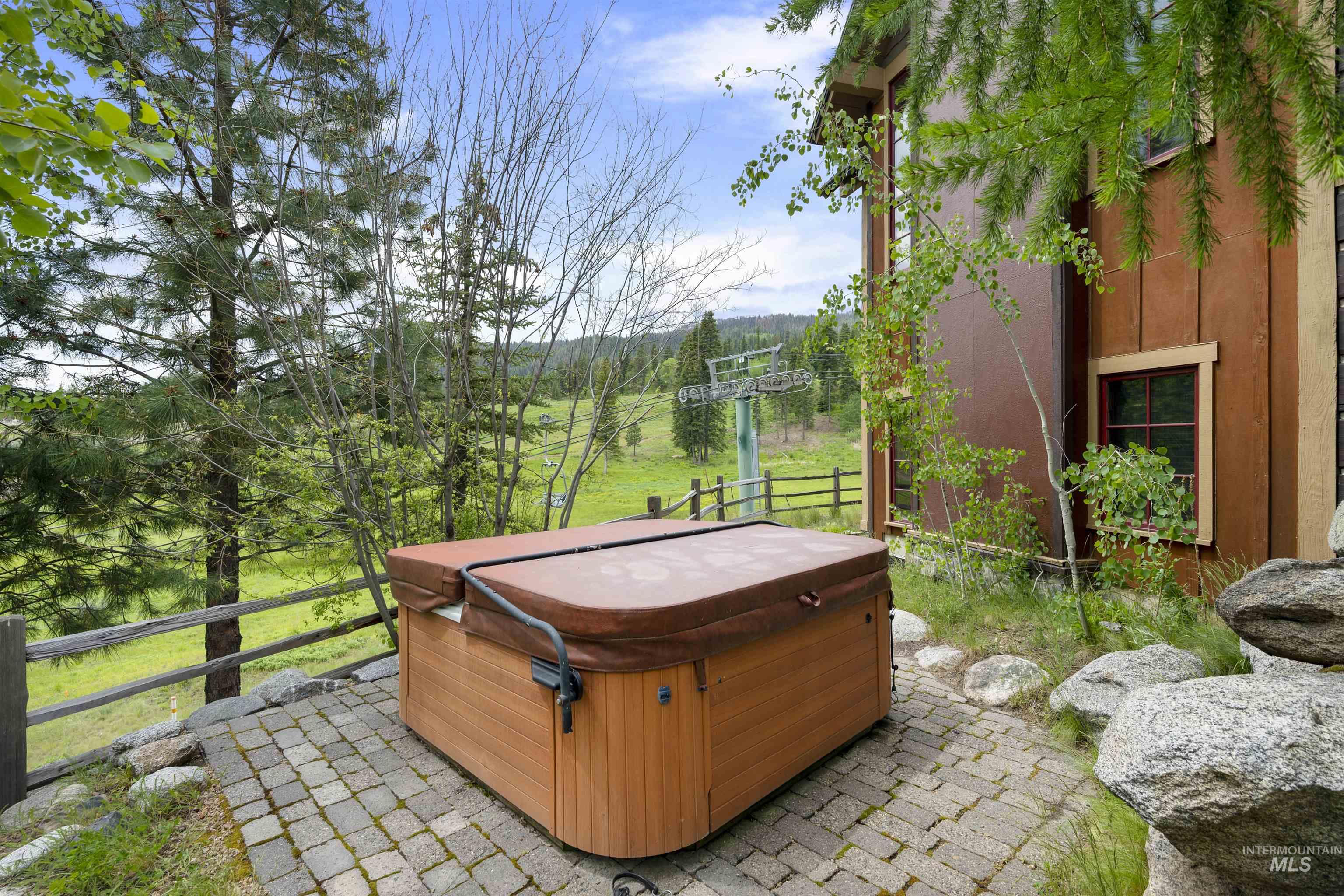 55 Golden Bar Court, Donnelly, Idaho 83615, 3 Bedrooms, 3 Bathrooms, Residential For Sale, Price $1,350,000,MLS 98998914