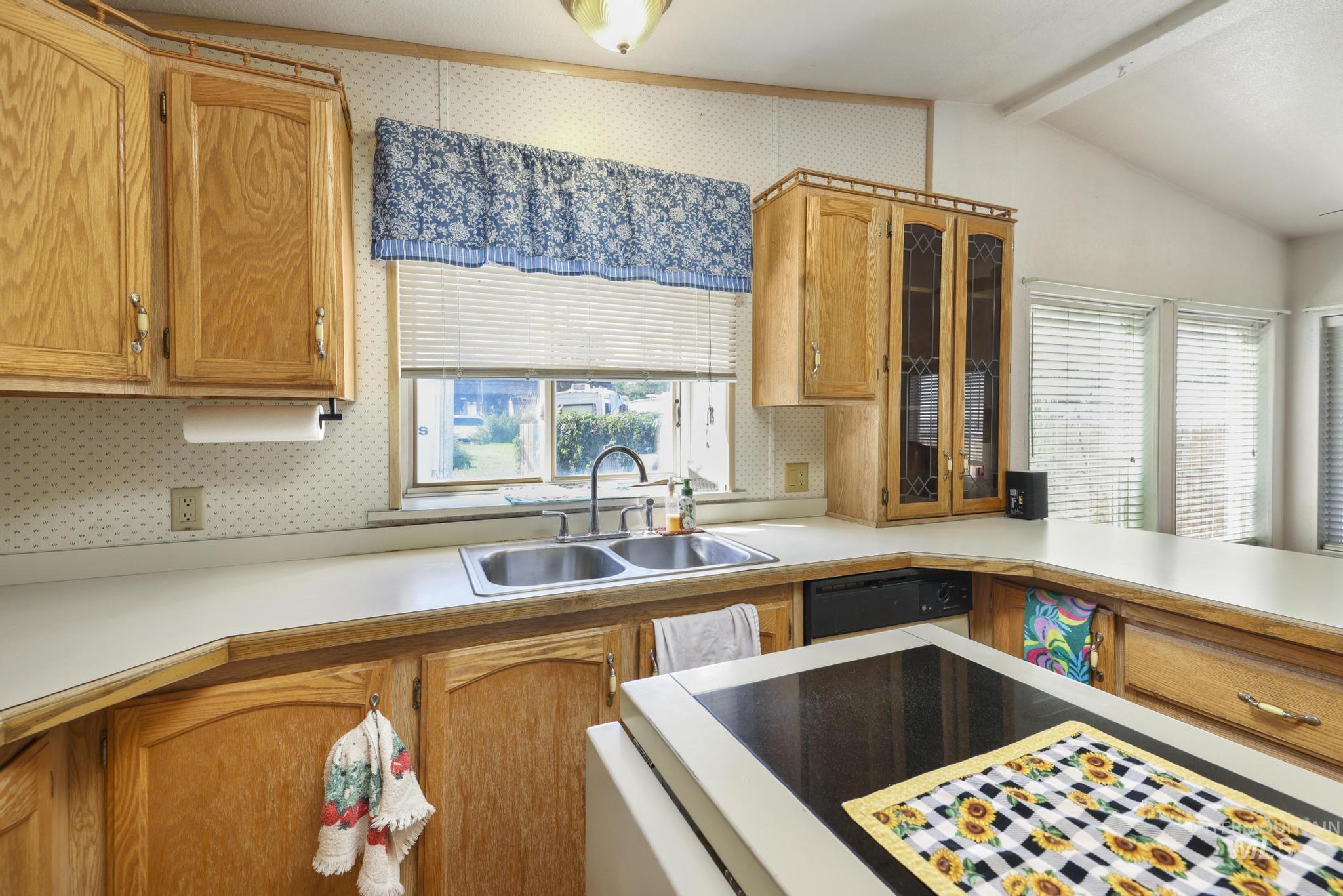 192 W Caswell, Twin Falls, Idaho 83301, 2 Bedrooms, 2 Bathrooms, Residential For Sale, Price $225,000,MLS 98998915