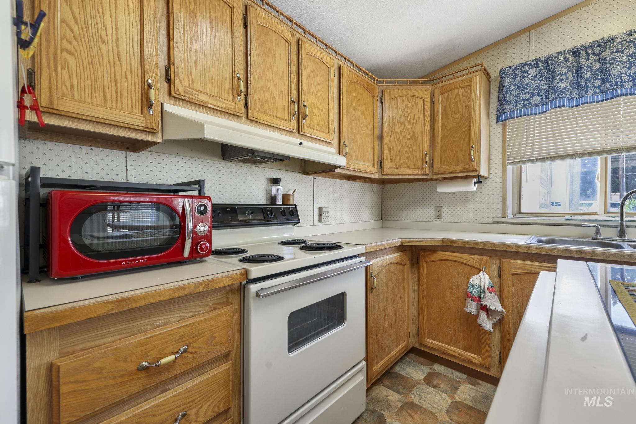 192 W Caswell, Twin Falls, Idaho 83301, 2 Bedrooms, 2 Bathrooms, Residential For Sale, Price $225,000,MLS 98998915