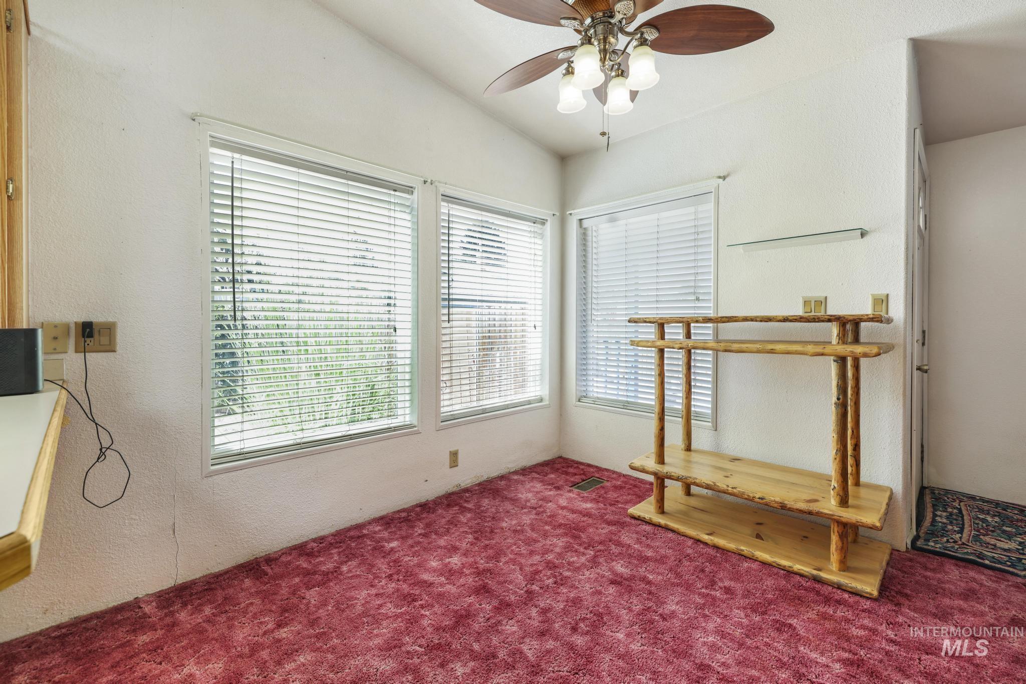 192 W Caswell, Twin Falls, Idaho 83301, 2 Bedrooms, 2 Bathrooms, Residential For Sale, Price $225,000,MLS 98998915