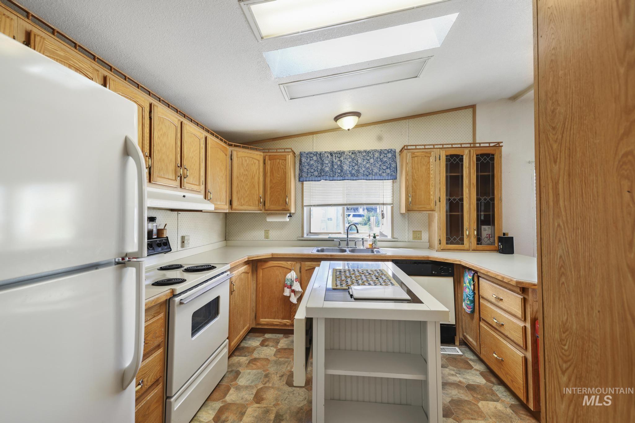 192 W Caswell, Twin Falls, Idaho 83301, 2 Bedrooms, 2 Bathrooms, Residential For Sale, Price $225,000,MLS 98998915