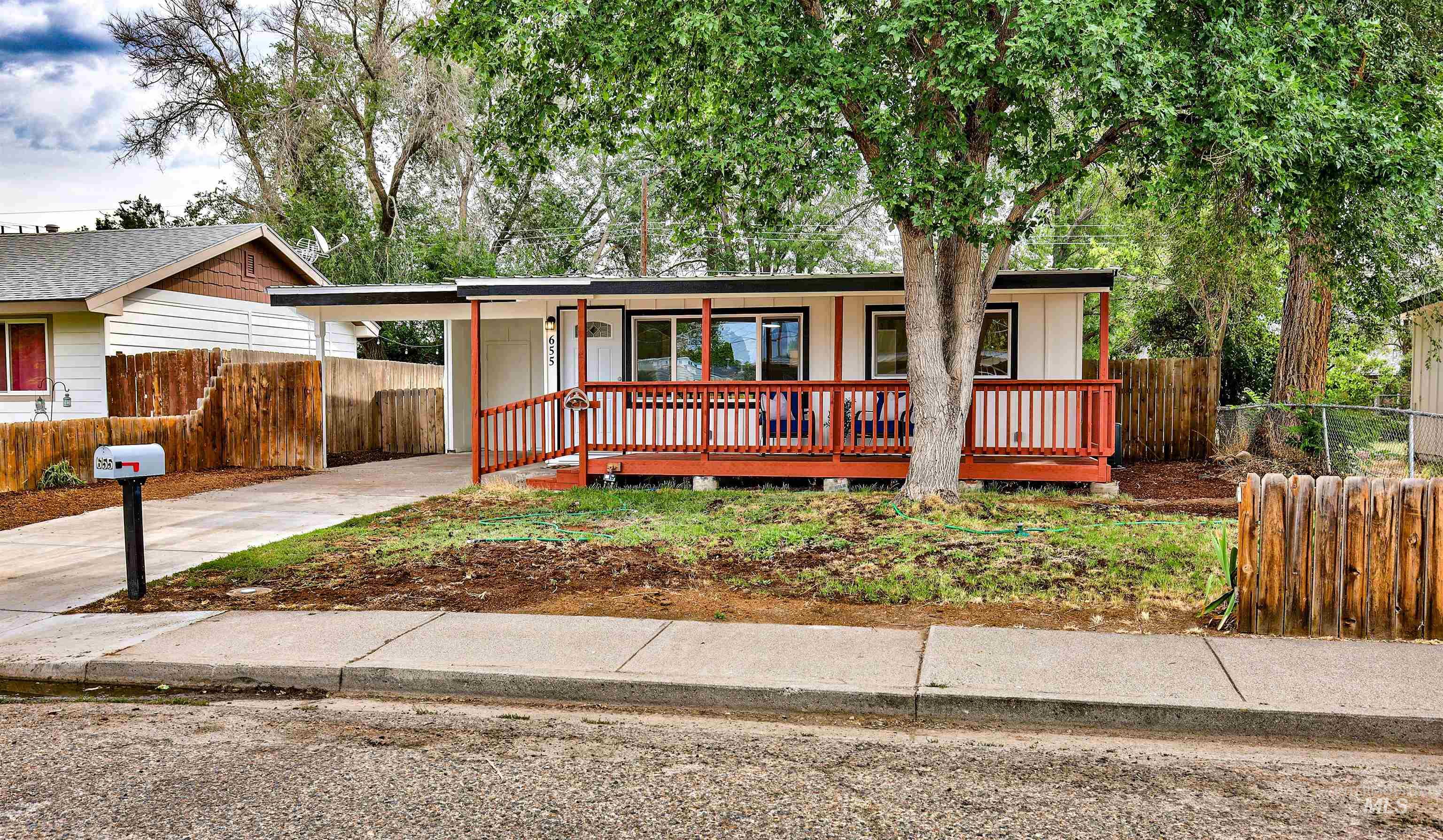 655 S 13th, Mountain Home, Idaho 83647, 3 Bedrooms, 2 Bathrooms, Residential For Sale, Price $285,000,MLS 98998921
