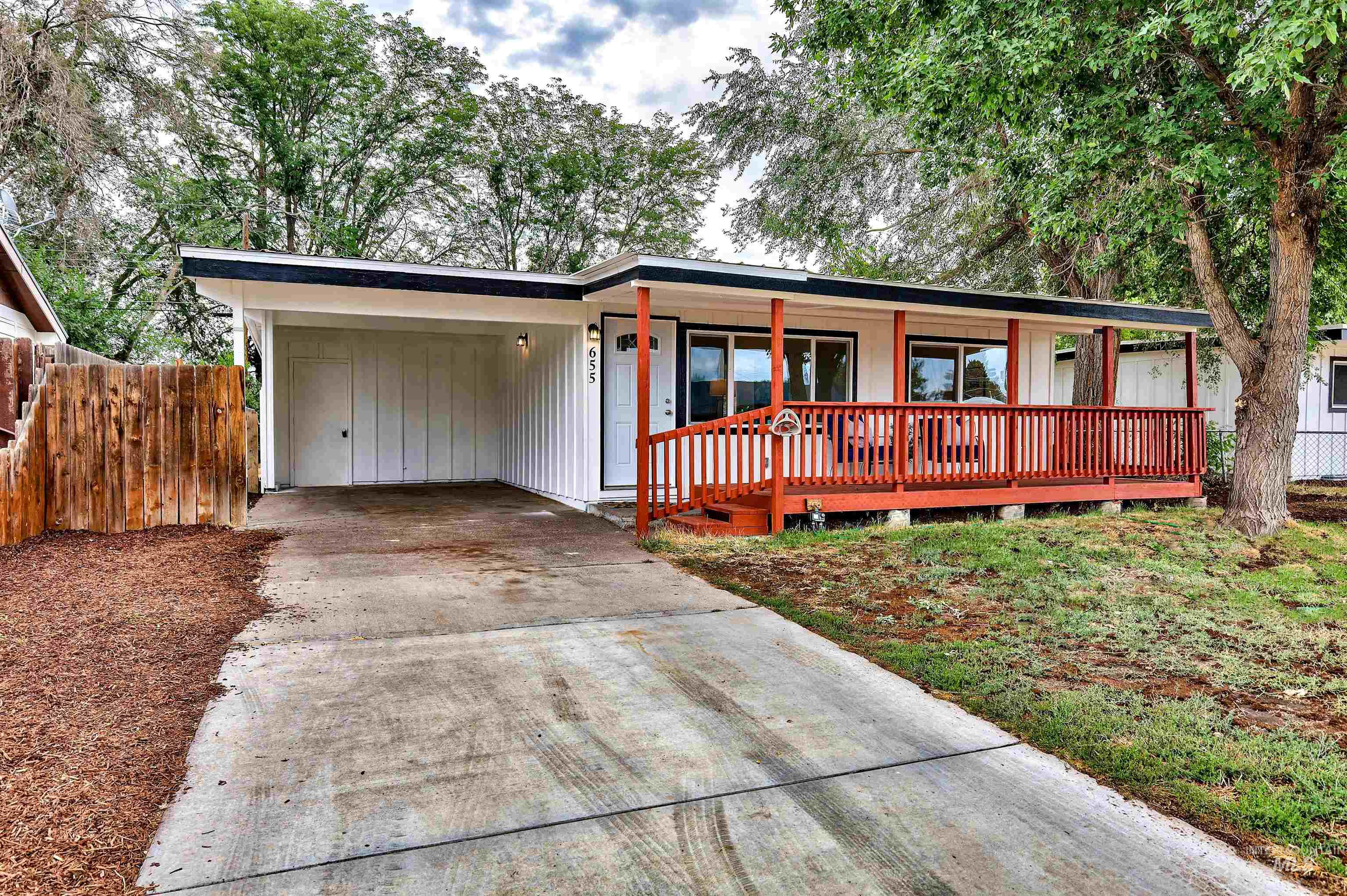 655 S 13th, Mountain Home, Idaho 83647, 3 Bedrooms, 2 Bathrooms, Residential For Sale, Price $285,000,MLS 98998921