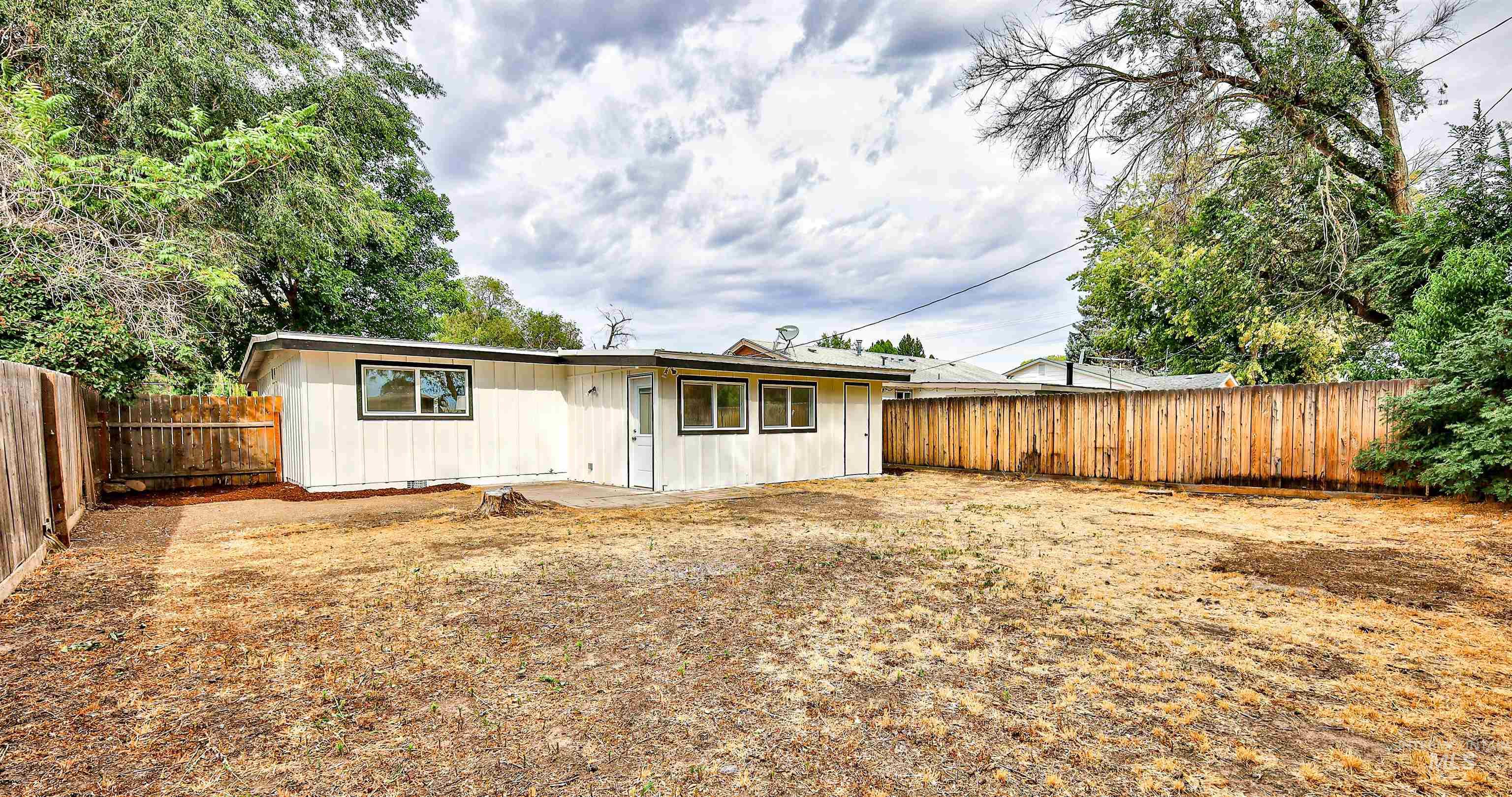 655 S 13th, Mountain Home, Idaho 83647, 3 Bedrooms, 2 Bathrooms, Residential For Sale, Price $285,000,MLS 98998921