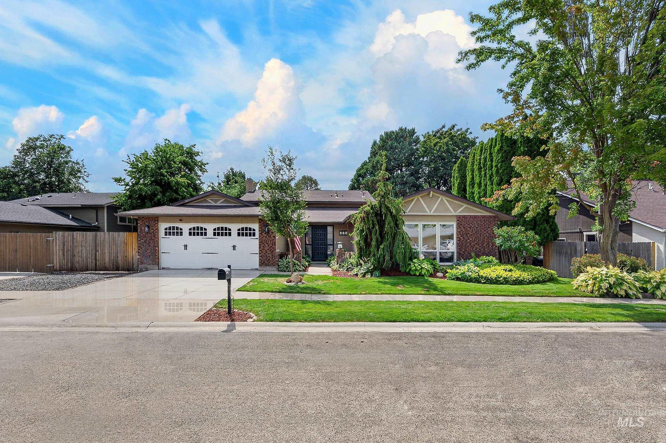935 Farrington Dr, Eagle, Idaho 83616, 4 Bedrooms, 3 Bathrooms, Residential For Sale, Price $599,900,MLS 98998922