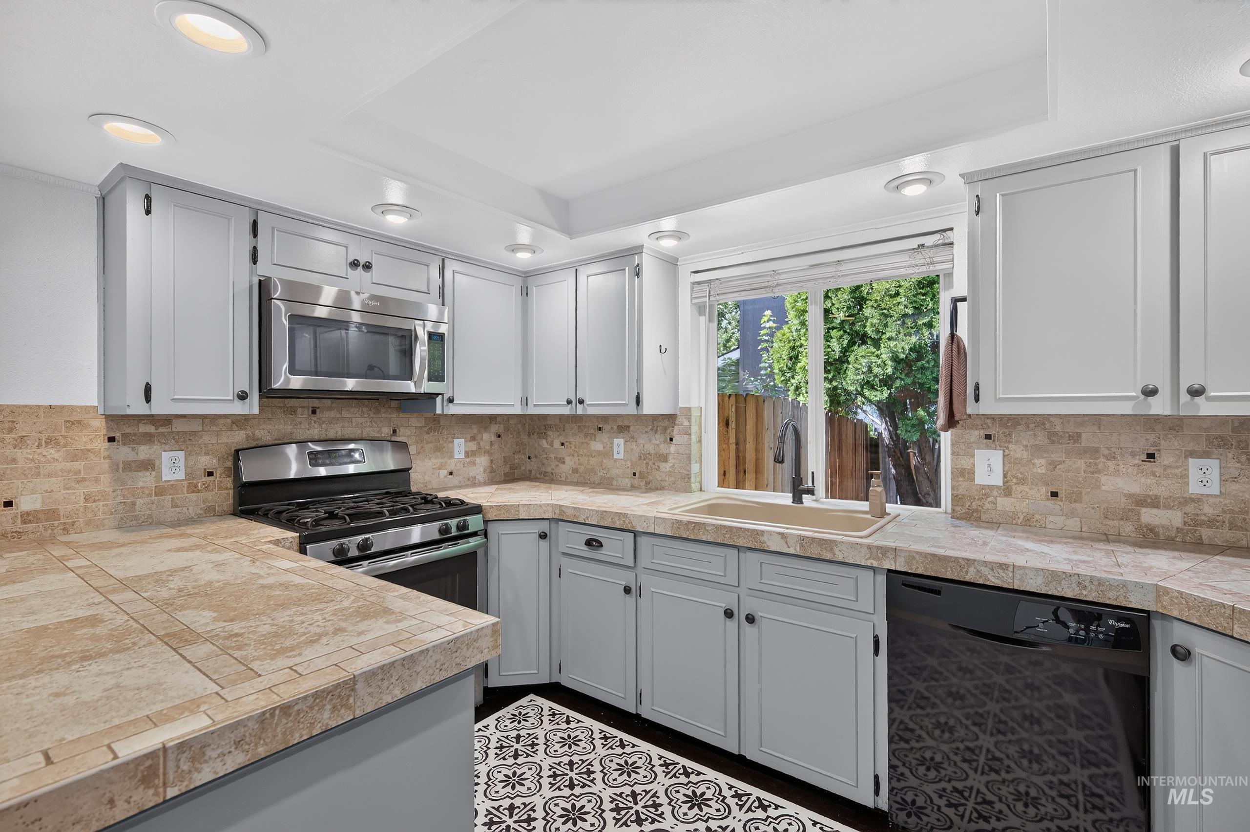 935 Farrington Dr, Eagle, Idaho 83616, 4 Bedrooms, 3 Bathrooms, Residential For Sale, Price $599,900,MLS 98998922