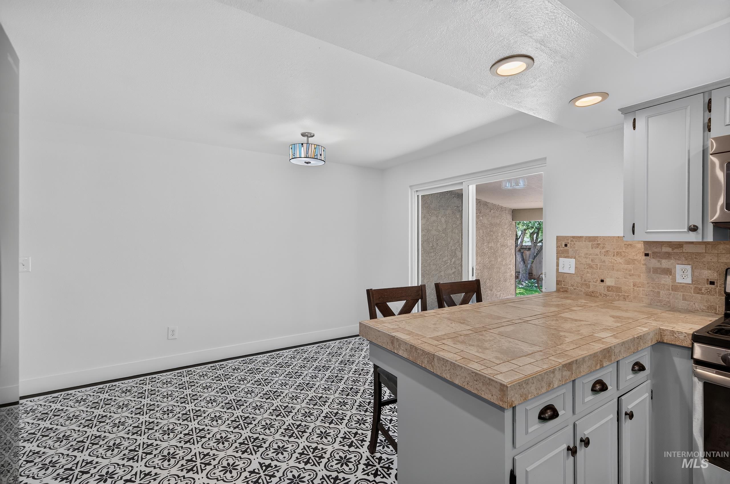 935 Farrington Dr, Eagle, Idaho 83616, 4 Bedrooms, 3 Bathrooms, Residential For Sale, Price $599,900,MLS 98998922