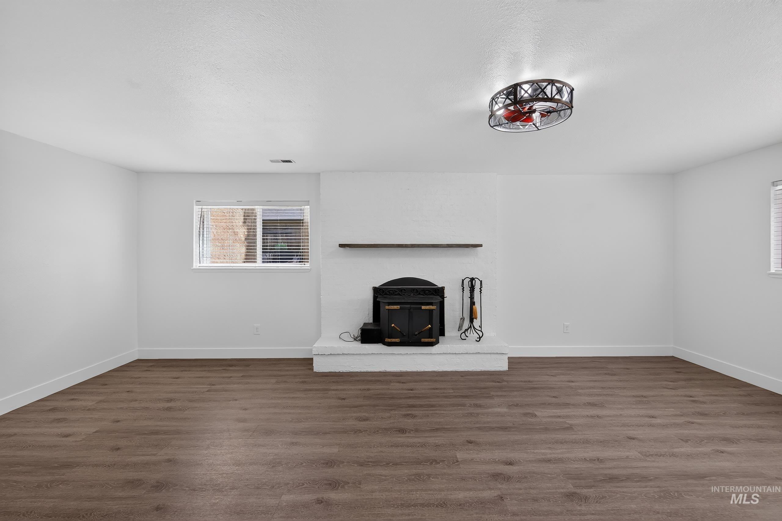 935 Farrington Dr, Eagle, Idaho 83616, 4 Bedrooms, 3 Bathrooms, Residential For Sale, Price $599,900,MLS 98998922