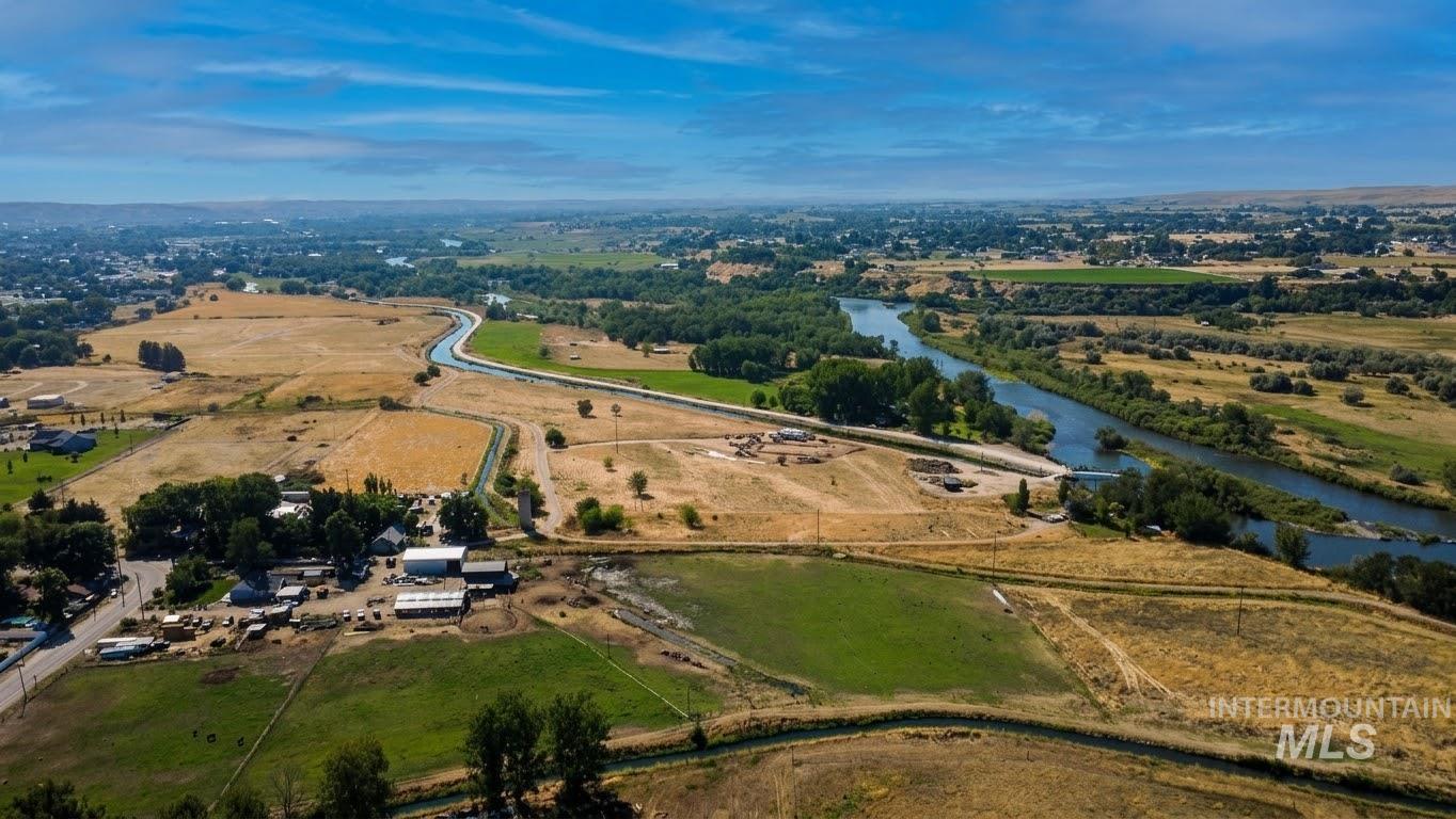 1445 Heartland Lane, Emmett, Idaho 83617, 3 Bedrooms, 1 Bathroom, Residential For Sale, Price $650,000,MLS 98998924
